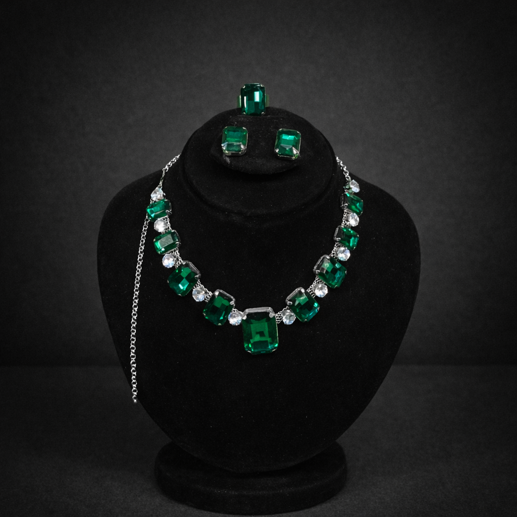 B17- Stone Necklace
