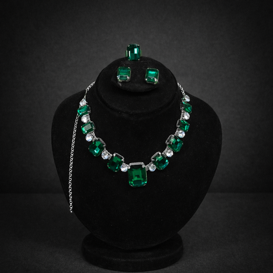 B17- Stone Necklace